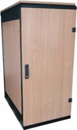 gedämmtes Holzrack für das Büro Schmaler Büröschrank für die EDV