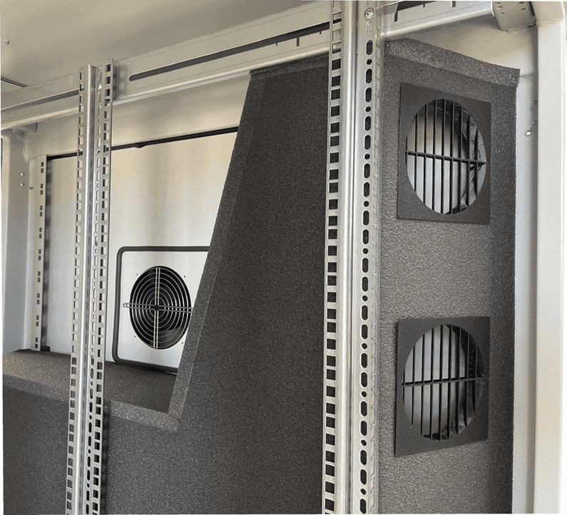 Weiterleitung der kühlen Luft vor die Einbauebene Luftkanal für bessere Luftführung