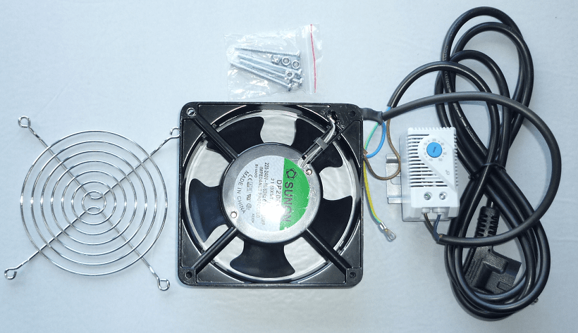 Einzellüfter 230V mit Thermostat gegen Wärmenester. 19 Zoll-Tec GmbH