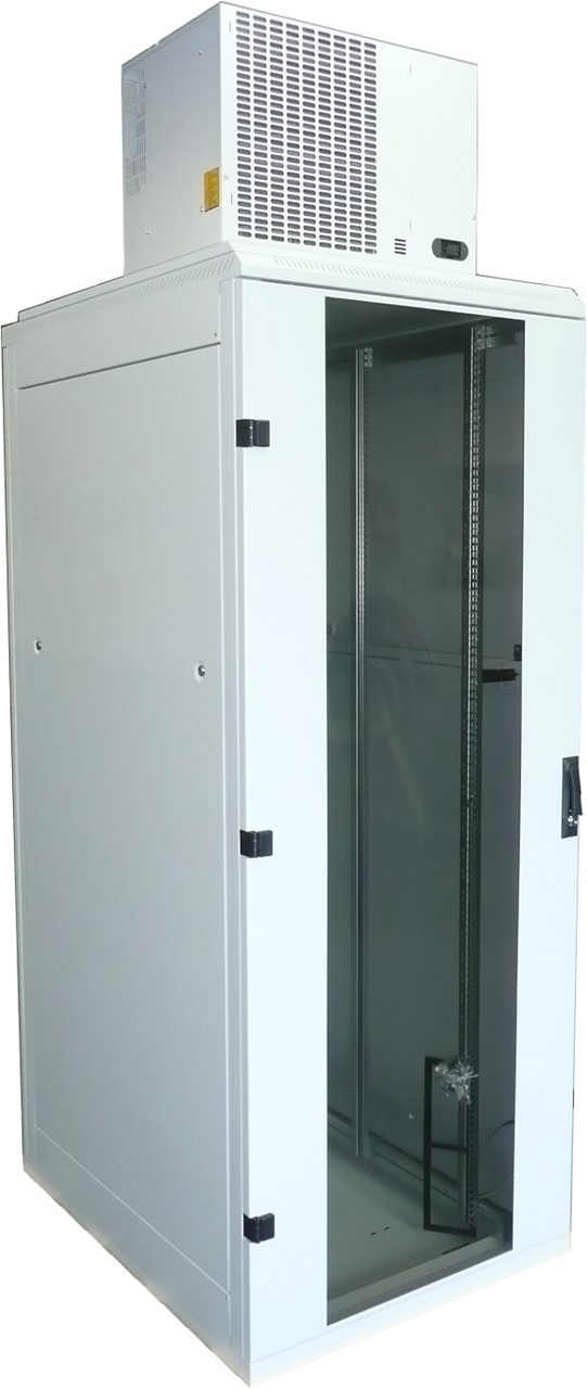 Viel Montageplatz im großen IT-Schrank mit Dach Kühlanlage